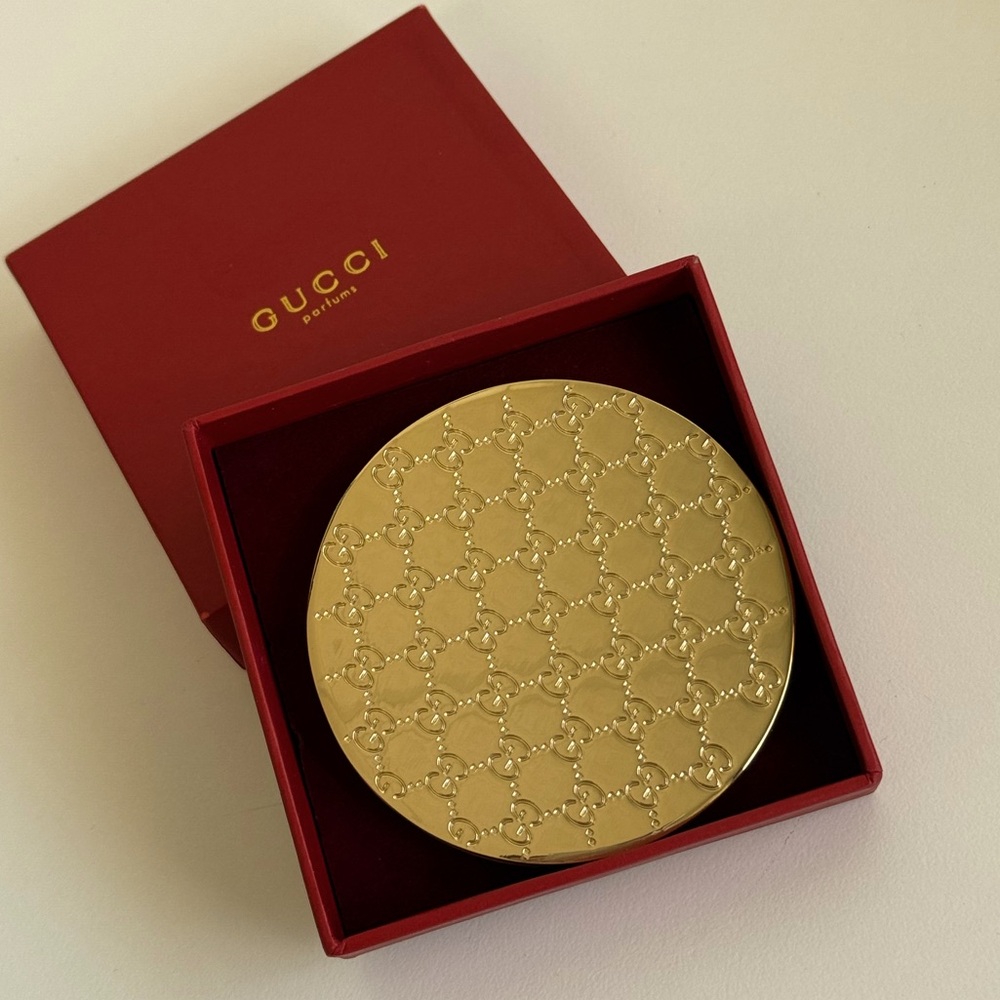 NWT GUCCI LIMITED EDITION GUCCISMA MIRROR💗